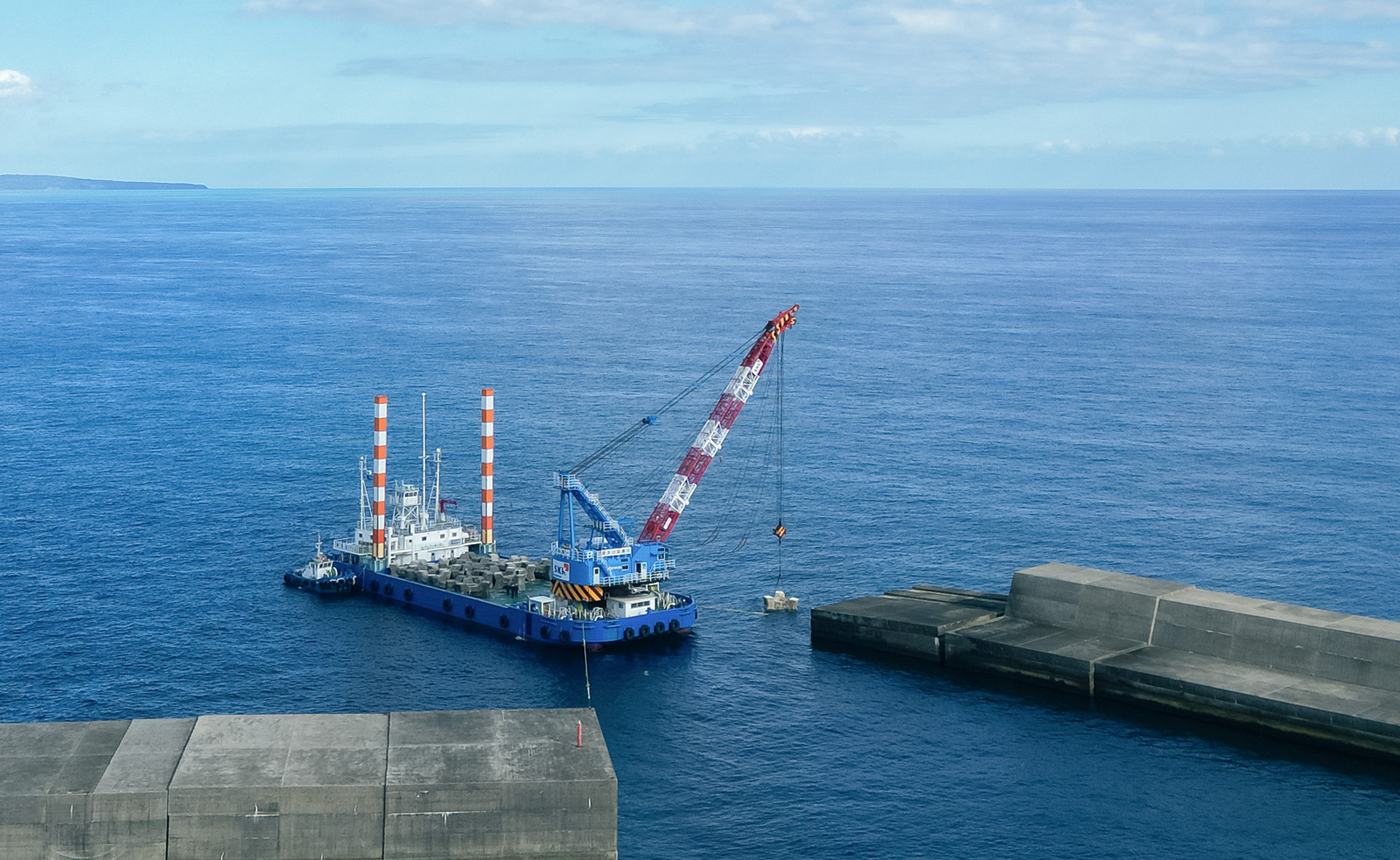 屋久島安房港の港湾作業